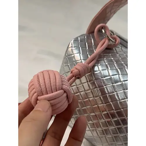 5743
